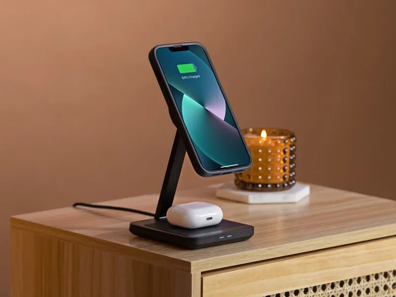 Quad Lock MAG Dual Desktop Wireless Charger - Black 2 Quad Lock MAG Dual Desktop Wireless Charger - Black - Image 2