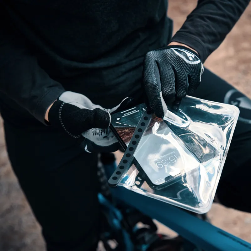 Fidlock VACUUM Uni 6.5 - 6.9 Inch Phone Case - Black 1 Fidlock VACUUM Uni 6.5 - 6.9 Inch Phone Case - Black