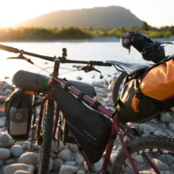 Blackburn Outpost Frame Bag - Large 16 Blackburn Outpost Frame Bag - Large -Bicycle Equipment Store blackburn outpost frame bag feature lifestyle 4 1