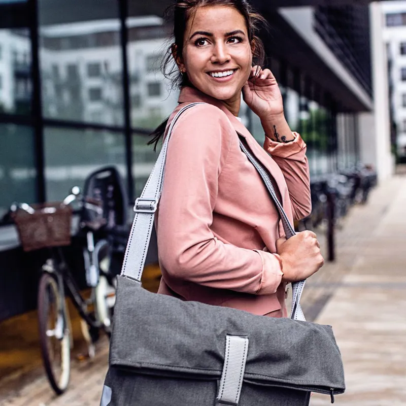 Ortlieb Twin-City Urban Single Bag QL2.1 - 9 Litre - Pepper 3 Ortlieb Twin-City Urban Single Bag QL2.1 - 9 Litre - Pepper - Image 3