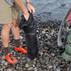 Blackburn Outpost Handlebar Roll With Dry Bag 18 Blackburn Outpost Handlebar Roll With Dry Bag -Bicycle Equipment Store outpost hb roll dry bag lifestyle 2 2